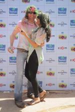 Shama Sikander, Alex O Neil at Zoom Holi celebrations in Mumbai on 8th March 2012 (55).JPG